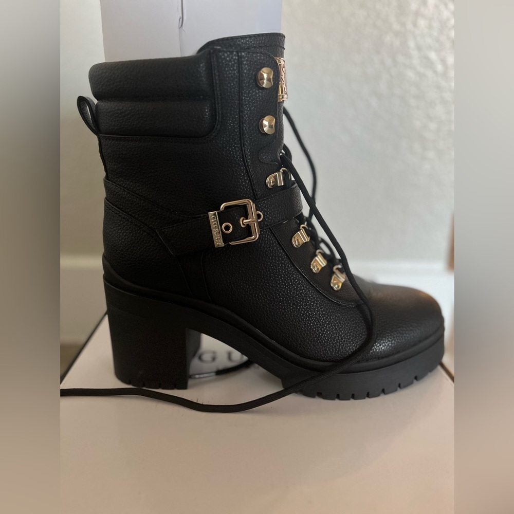 Guess boots